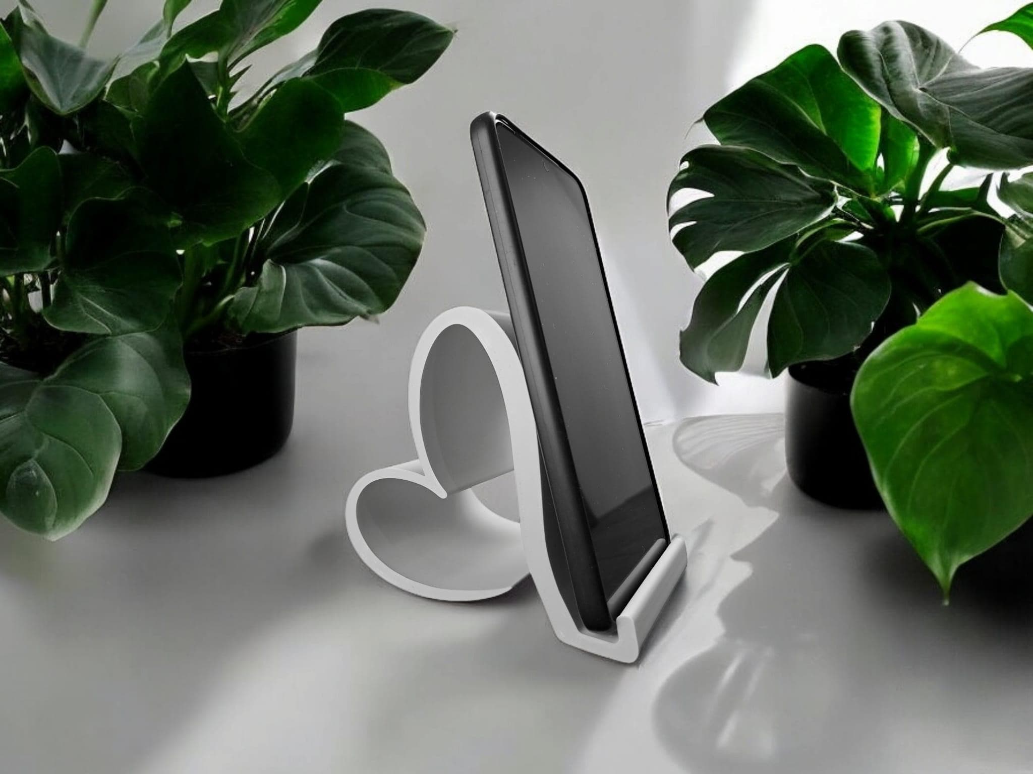 Heart Shaped Phone Holder: Minimalist Desk Mount
