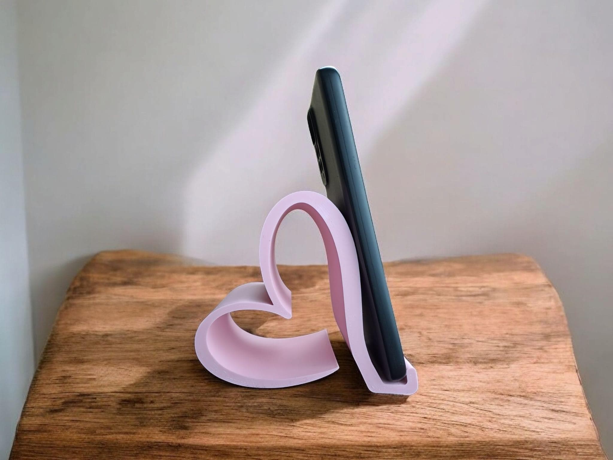 Heart Shaped Phone Holder: Minimalist Desk Mount