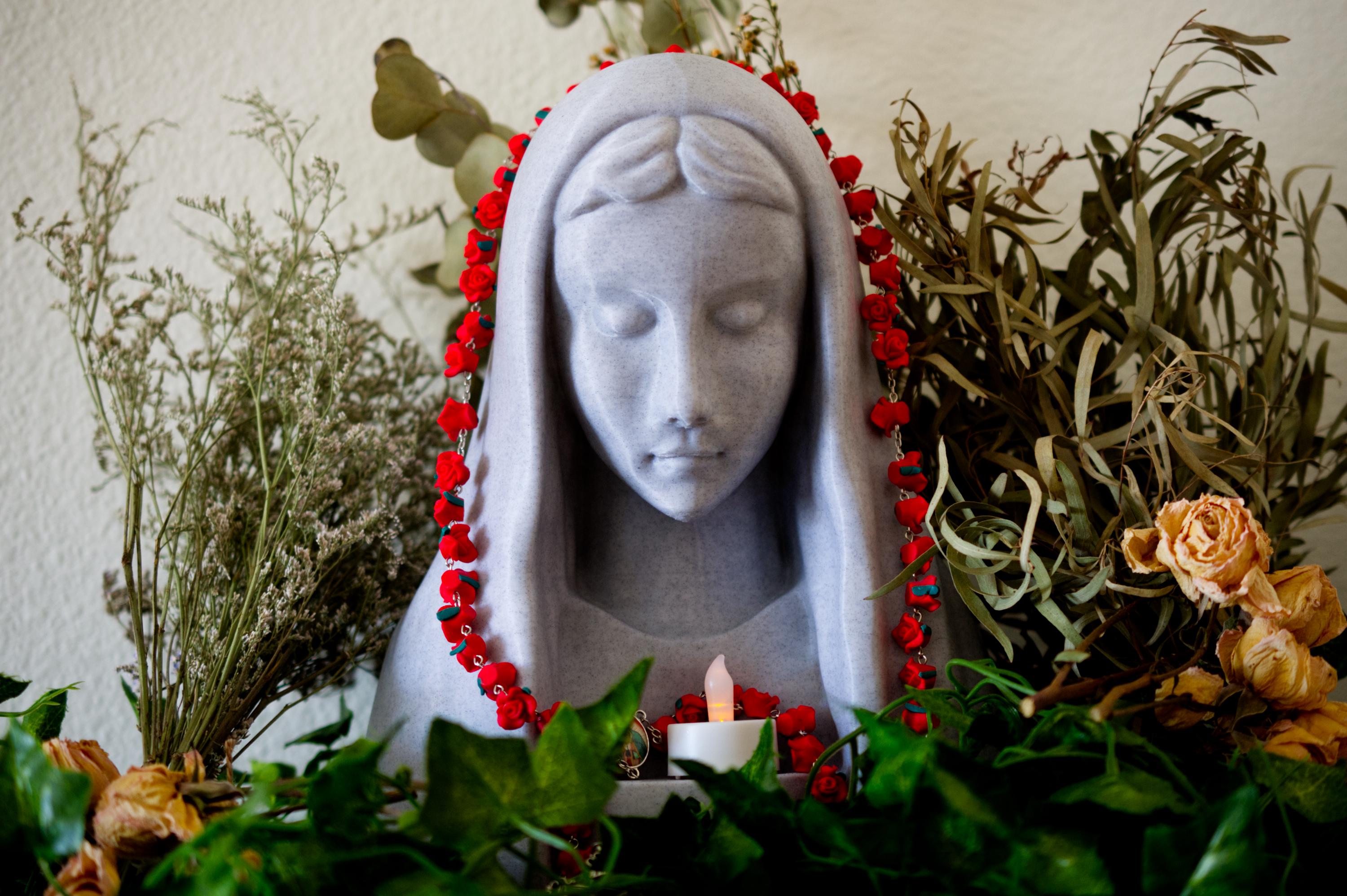Virgin Mary Praying Statue Rosary Holder  for Prayer Corner or Interior Decor